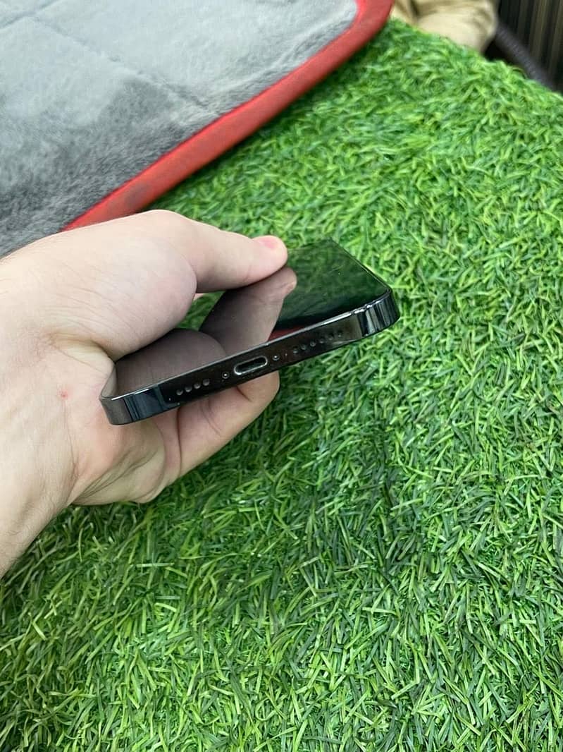 Apple iPhone 12 Pro Max 3