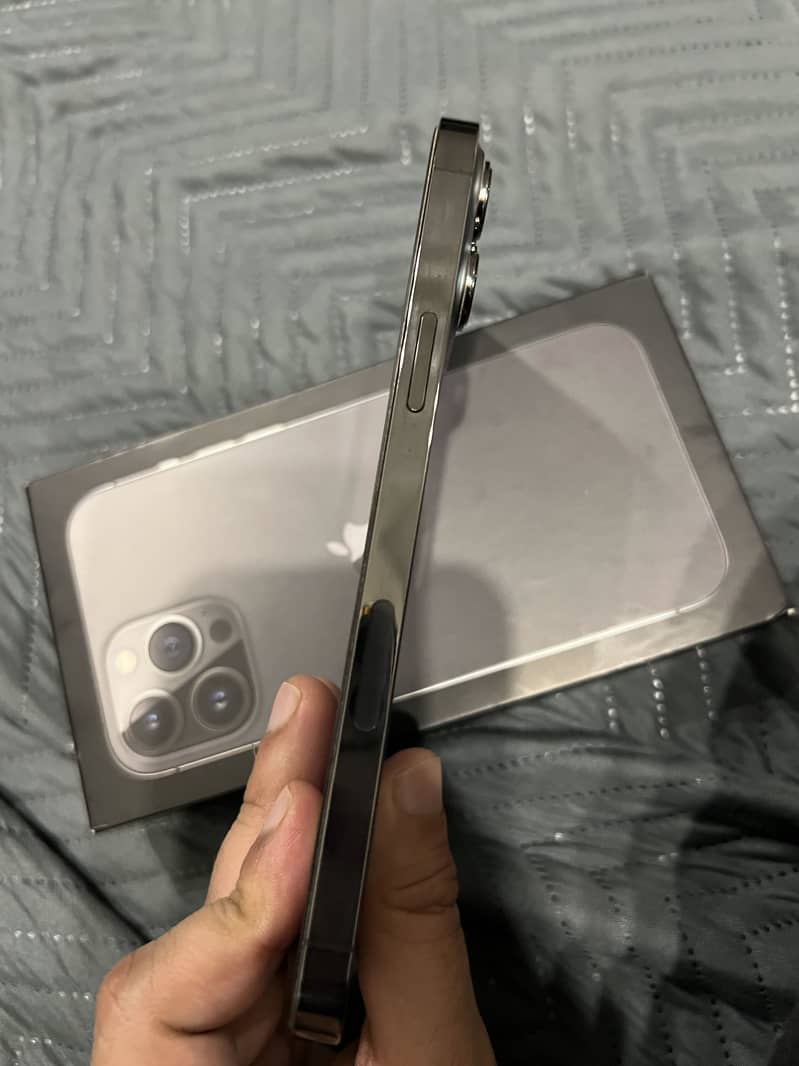 Apple iPhone 13 Pro Max 4