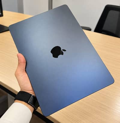 Apple MacBook Air M2 | 16GB RAM | 1TB