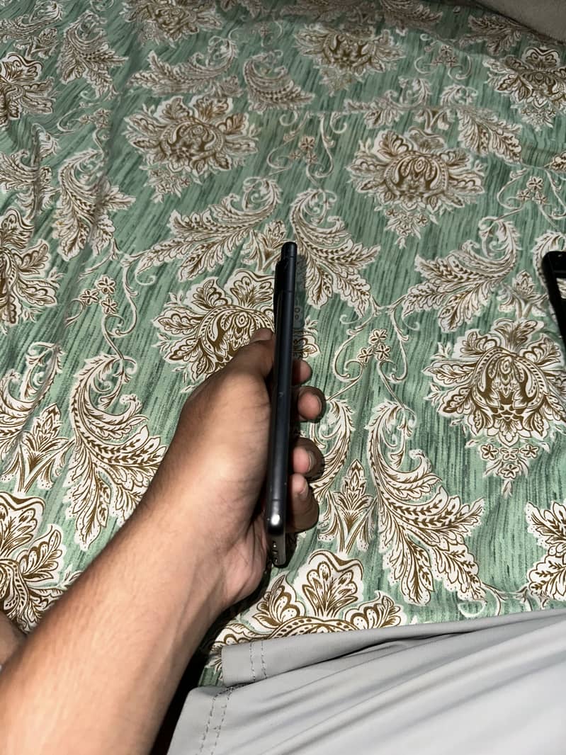 Google Pixel 7 4