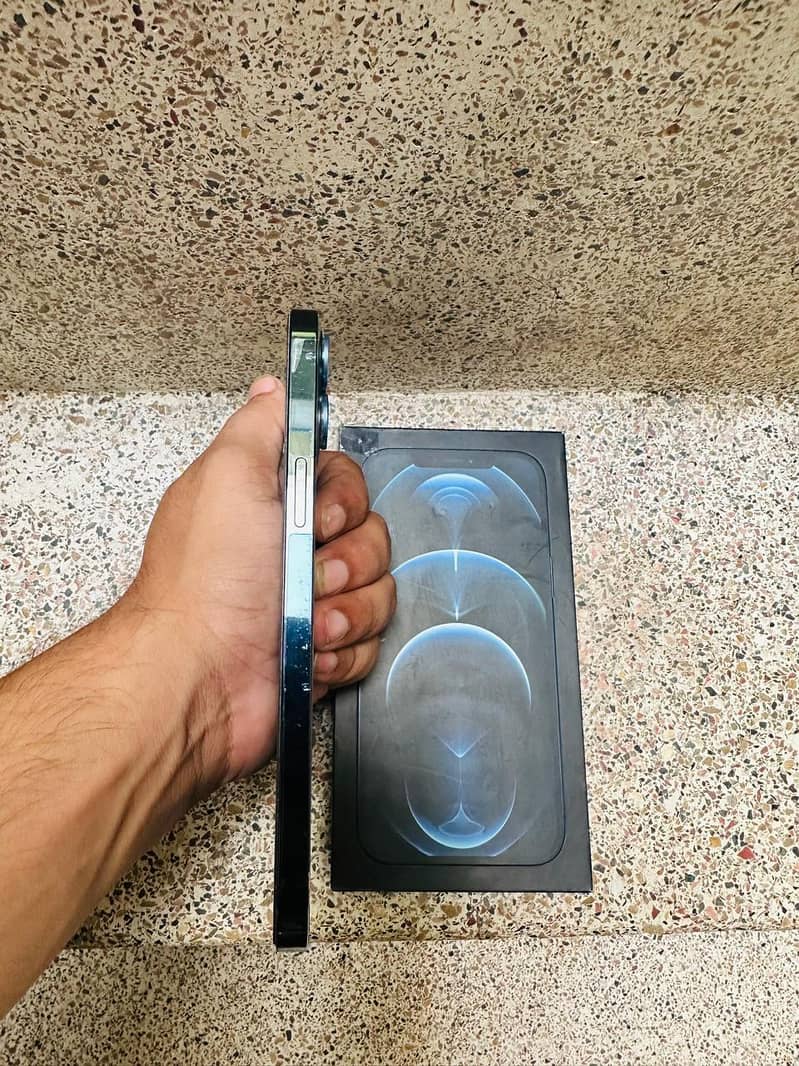 Apple iPhone 12 Pro Max 2