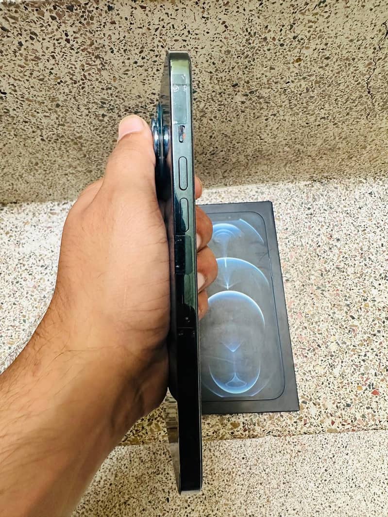 Apple iPhone 12 Pro Max 3