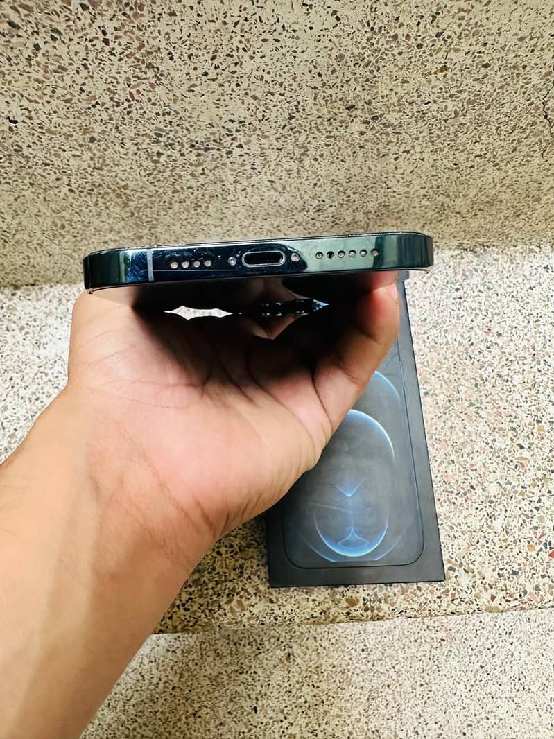 Apple iPhone 12 Pro Max 4
