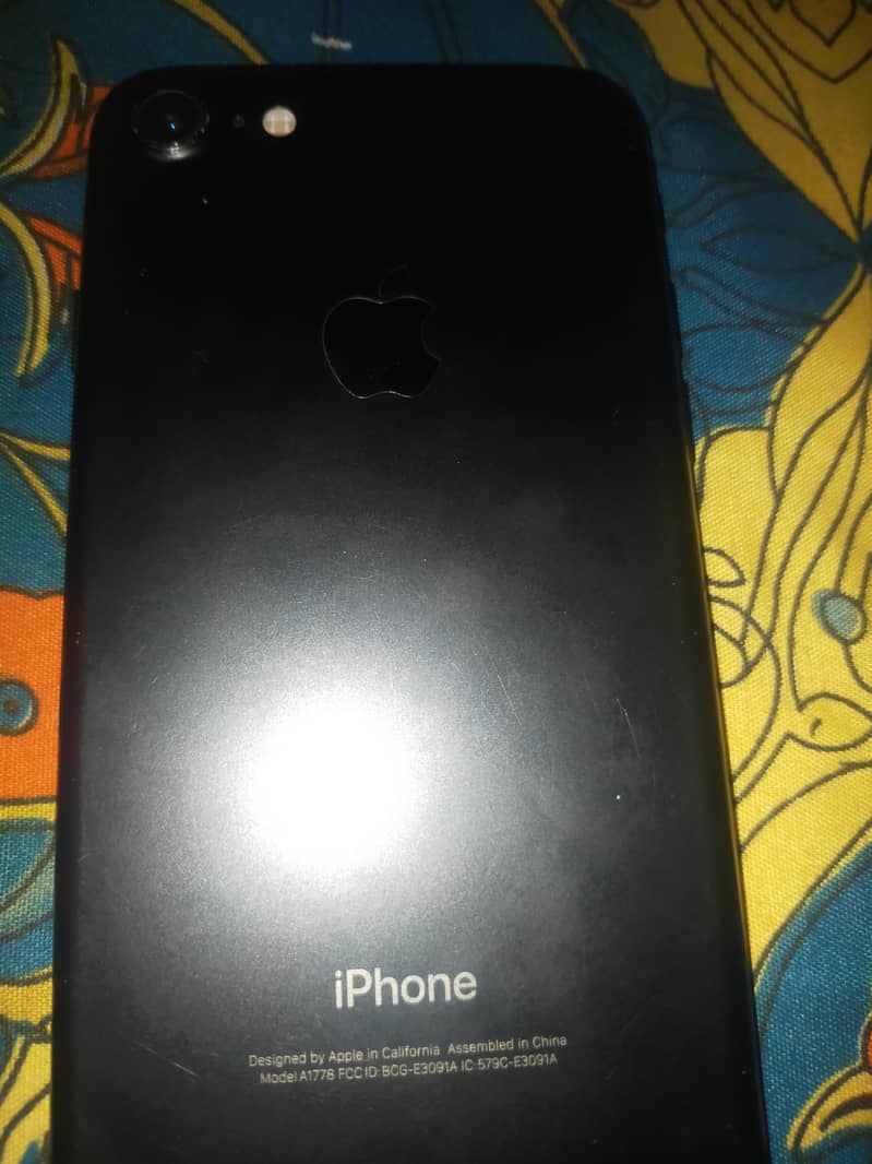 Apple iPhone 7 0