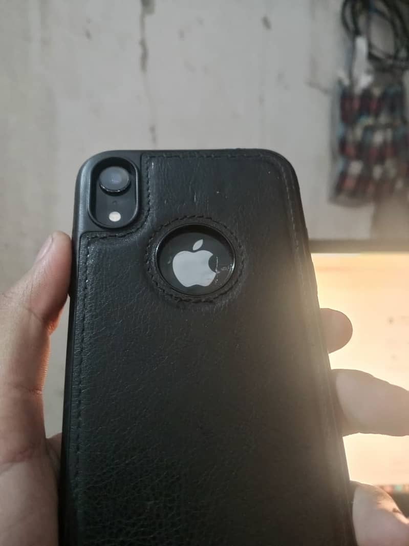 iPhone XR 4