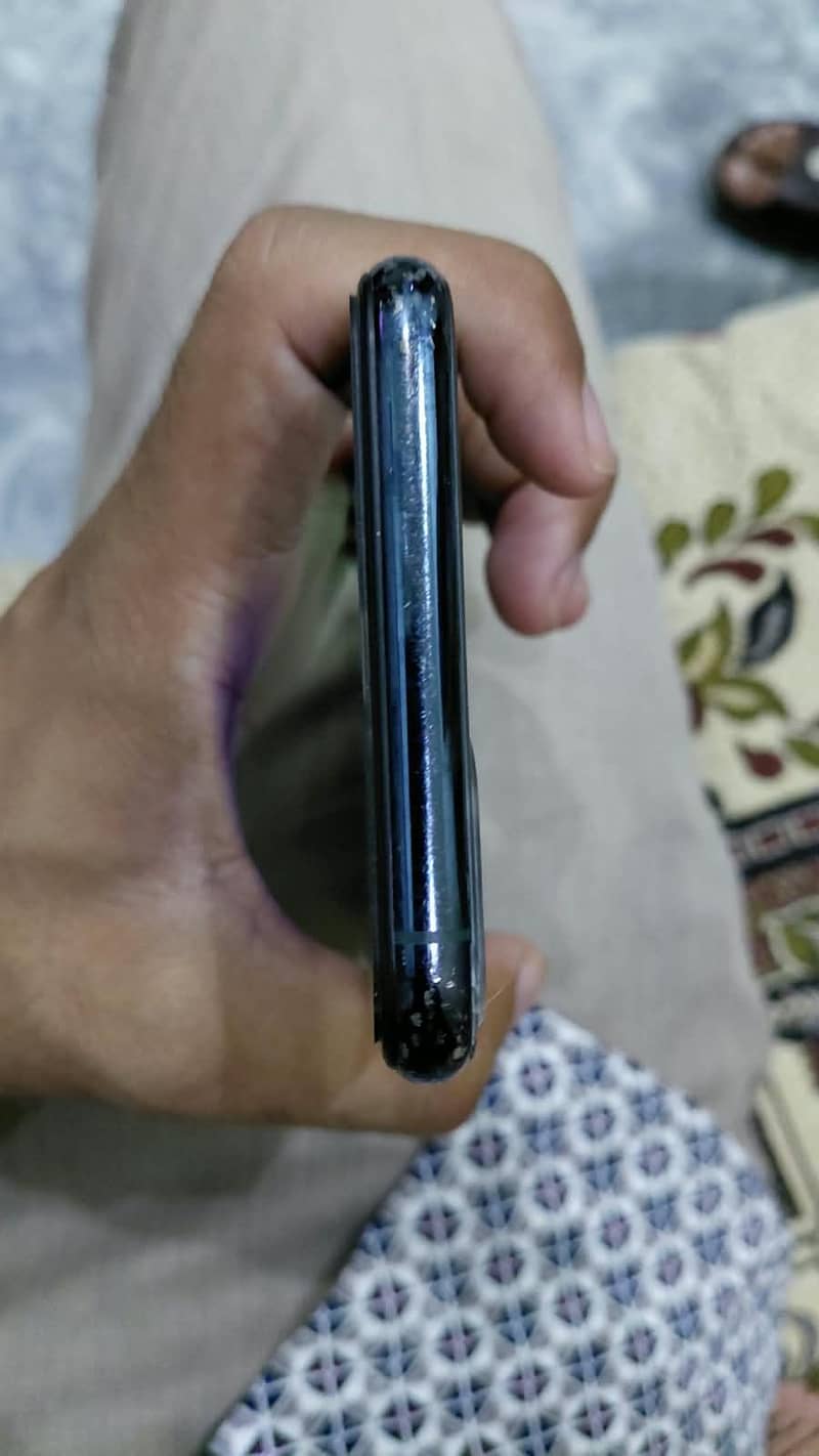 Apple iPhone 11 Pro Max 4