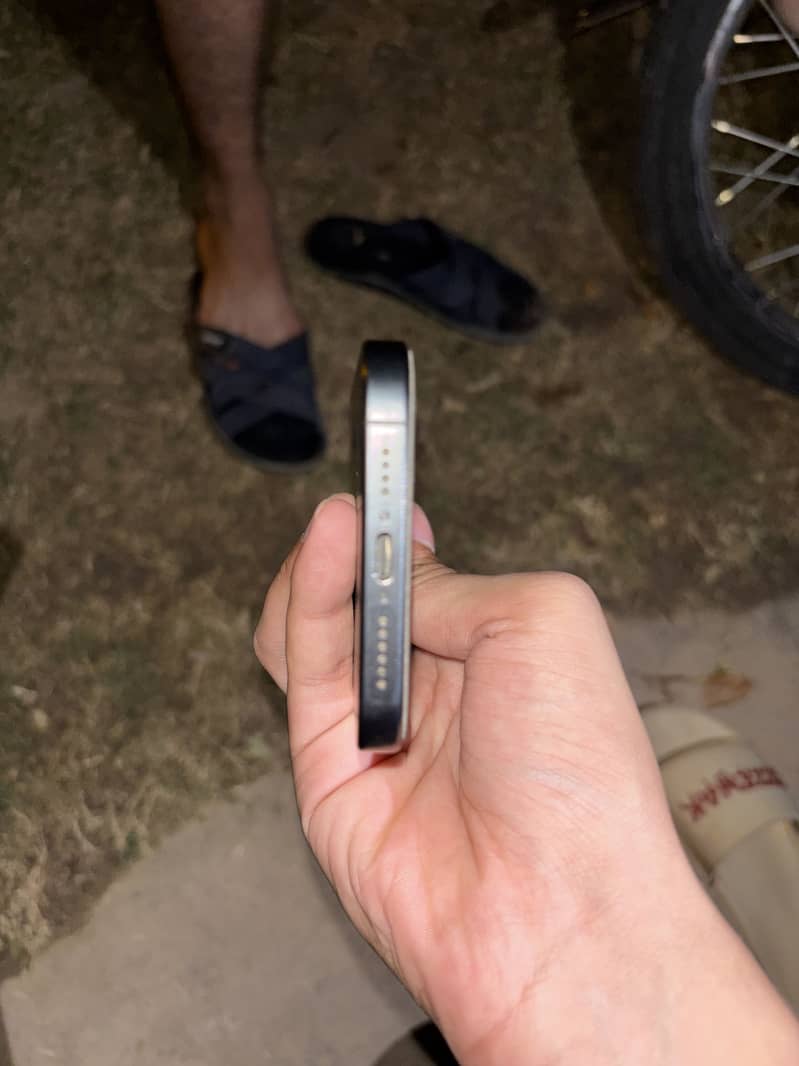 Apple iPhone 15 Pro Max 0
