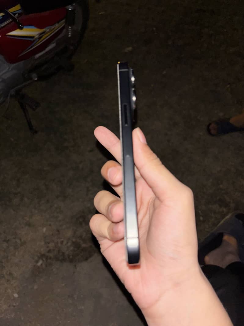 Apple iPhone 15 Pro Max 1