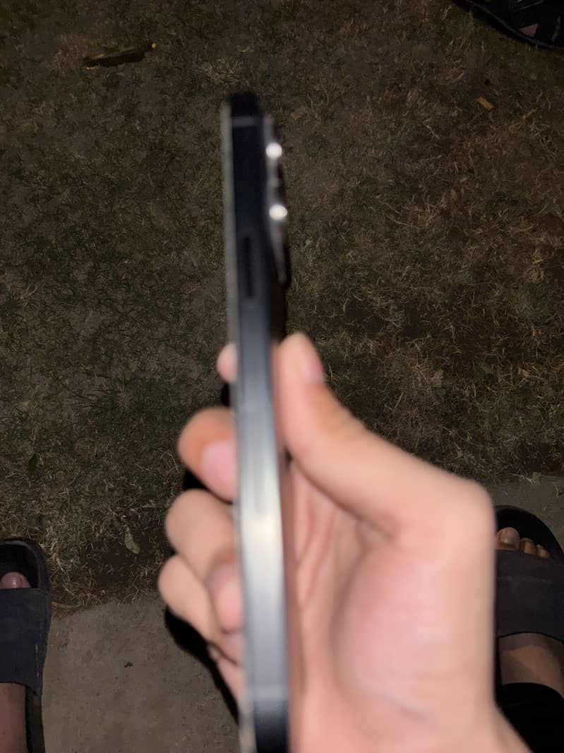 Apple iPhone 15 Pro Max 2