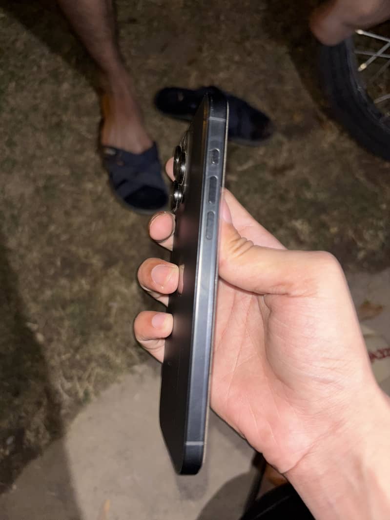 Apple iPhone 15 Pro Max 6