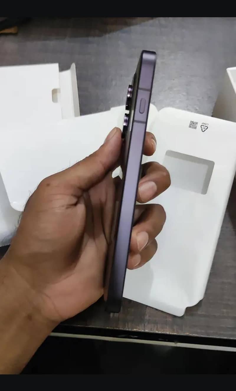 OPPO Reno 16 3