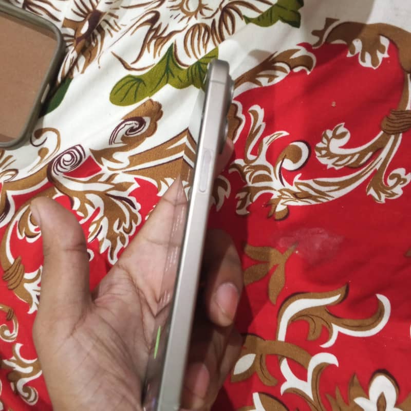 Apple iPhone 15 Pro Max 2