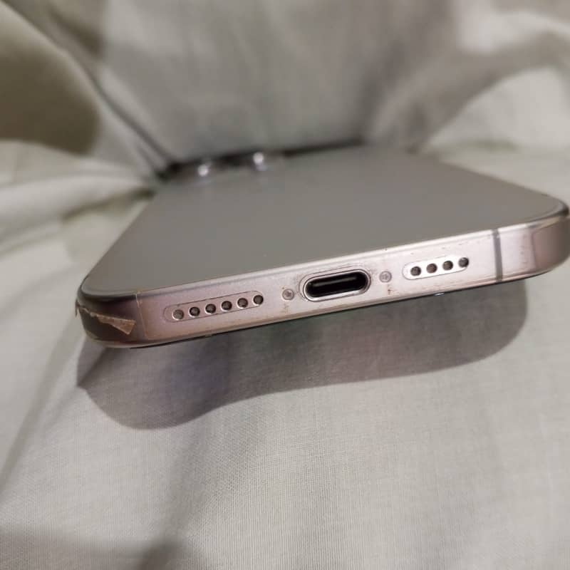 Apple iPhone 15 Pro Max 5