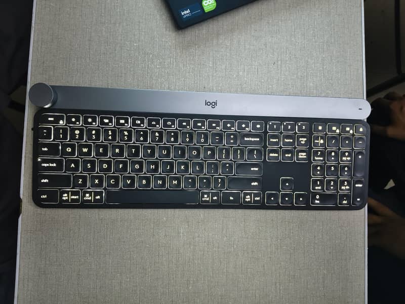 Logitech Craft Advanced Wireless Keyboard with Creative Input Dial 13