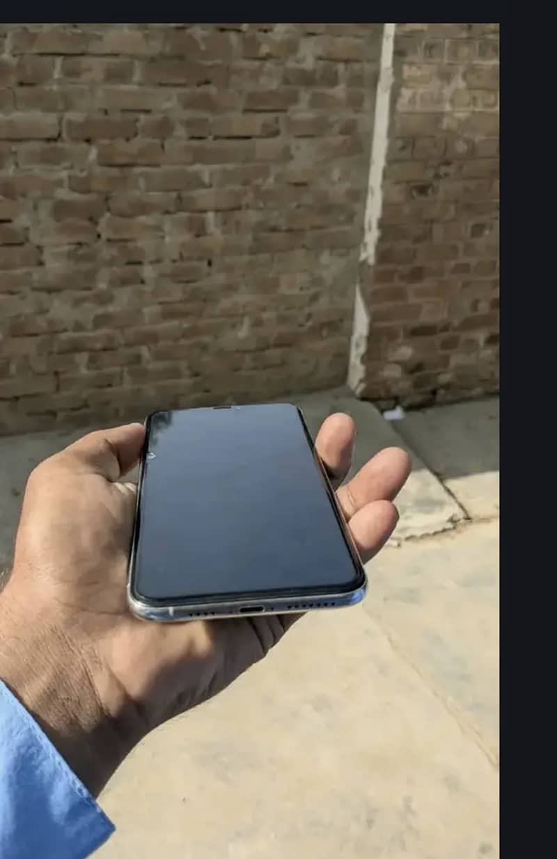 Apple iPhone XS Max 3