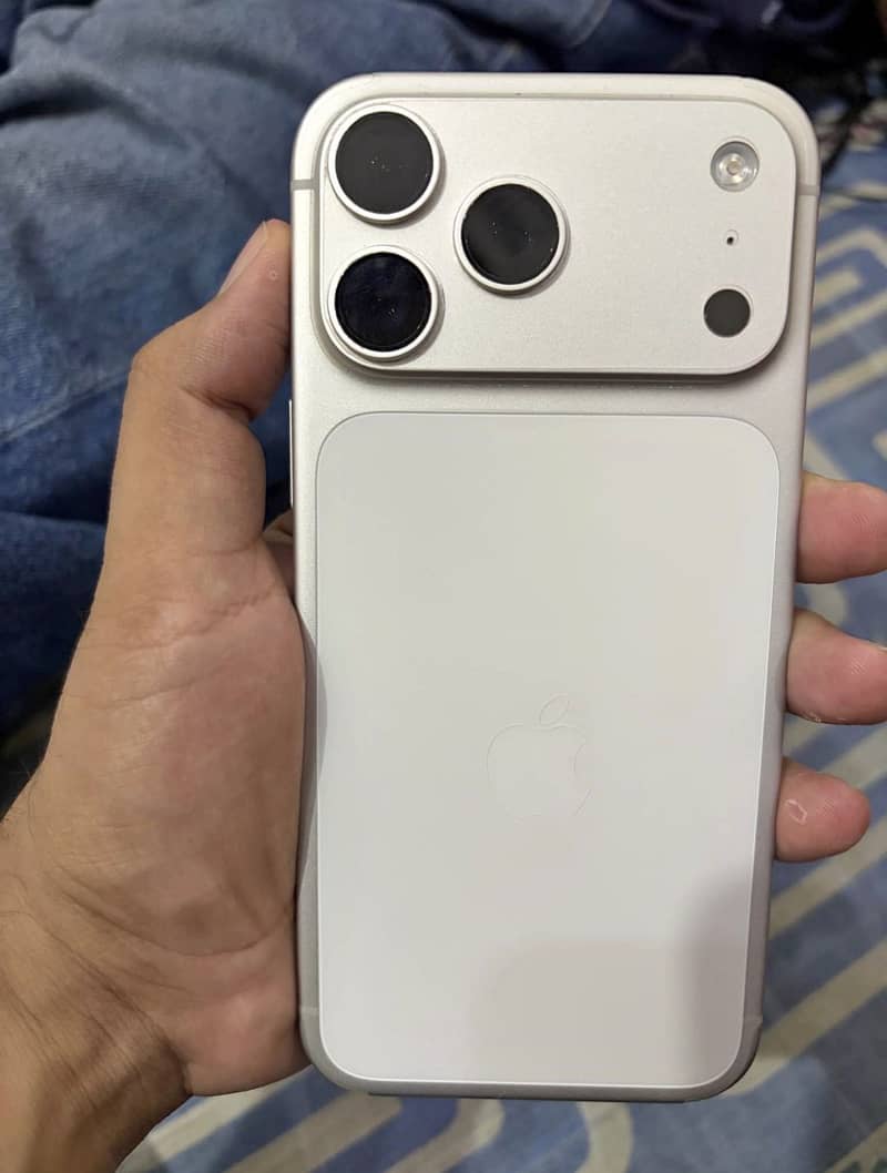 Apple iPhone 17 Pro Max 0