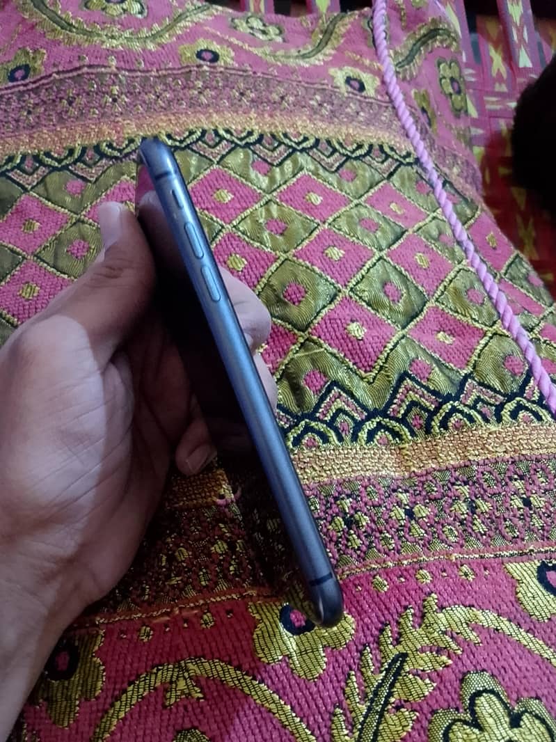 Apple iPhone 11 3