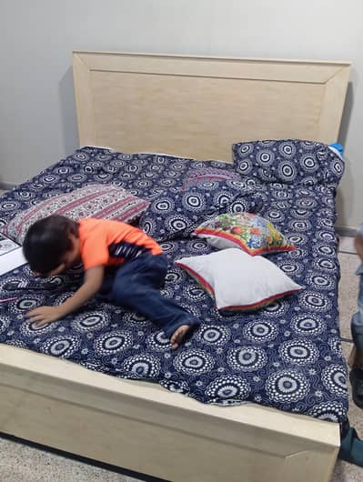 Bed King size