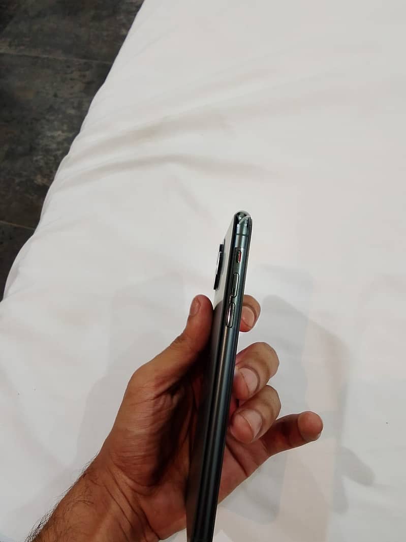 Apple iPhone 11 pro max 5