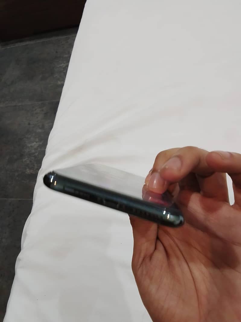 Apple iPhone 11 pro max 6