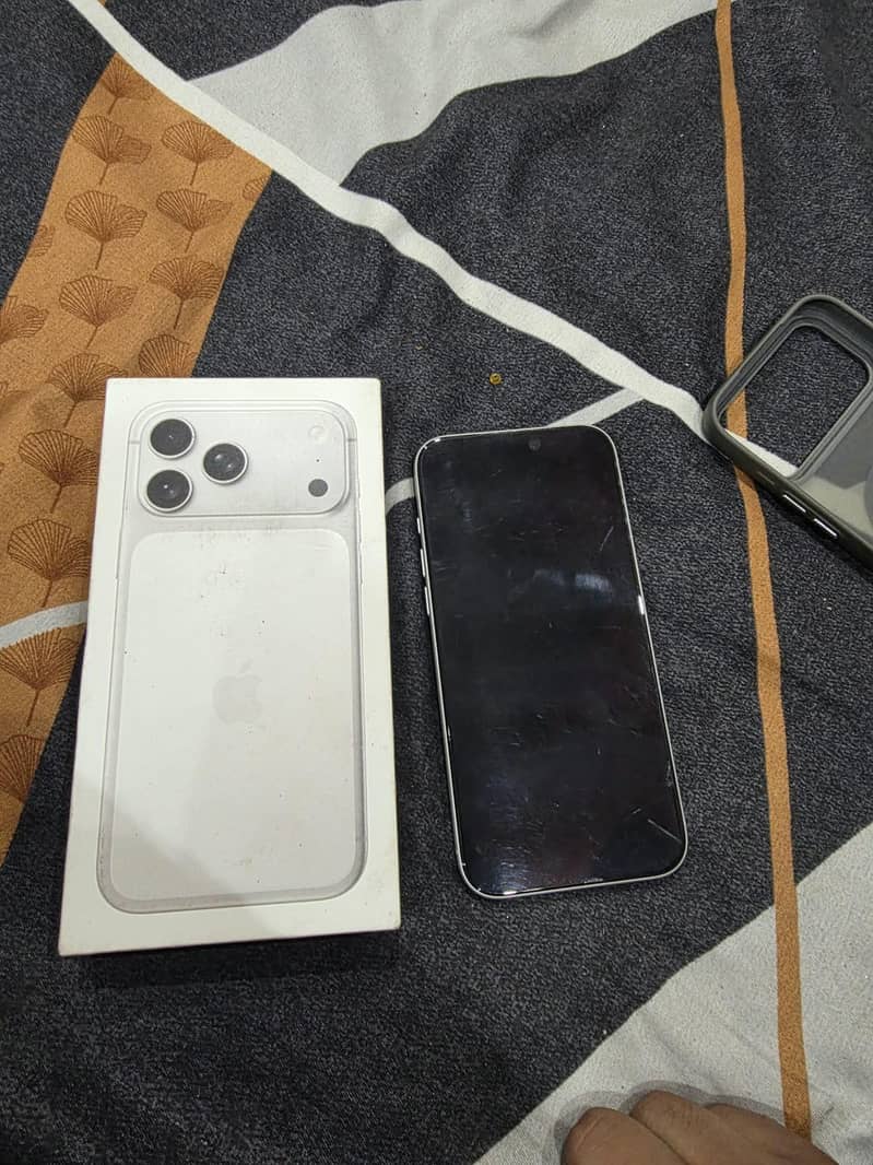 Apple iPhone 17 Pro Max 5