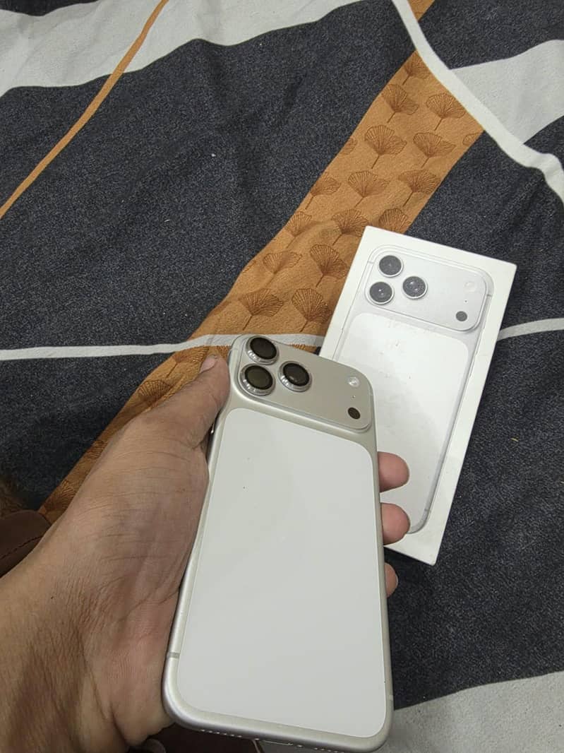 Apple iPhone 17 Pro Max 6