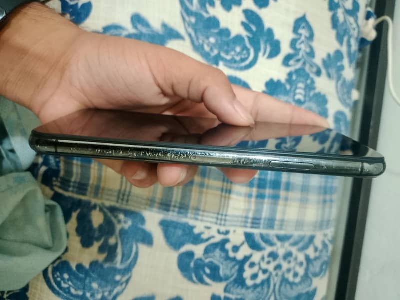 Apple iPhone X 3