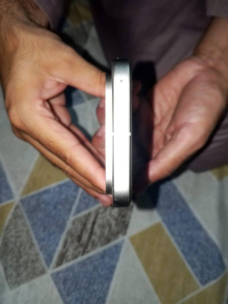 Google Pixel 9 4