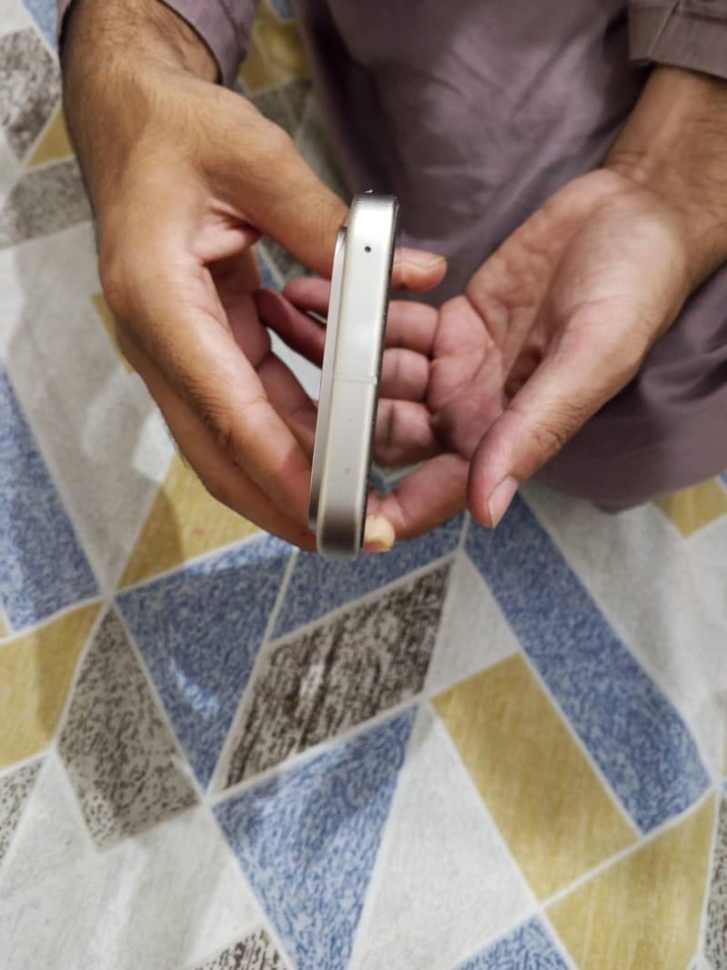 Google Pixel 9 5