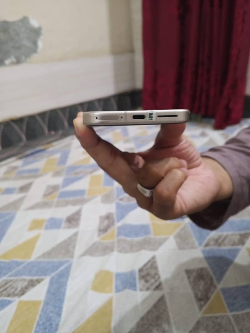 Google Pixel 9 6
