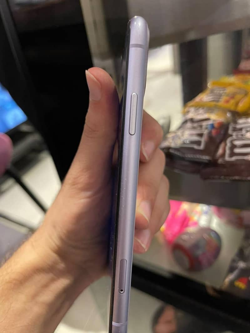 Apple iPhone 11 4