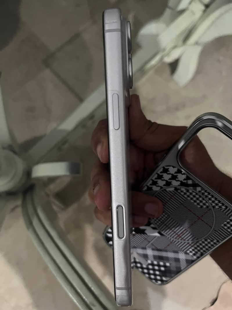 Apple iPhone 17 Pro Max 1