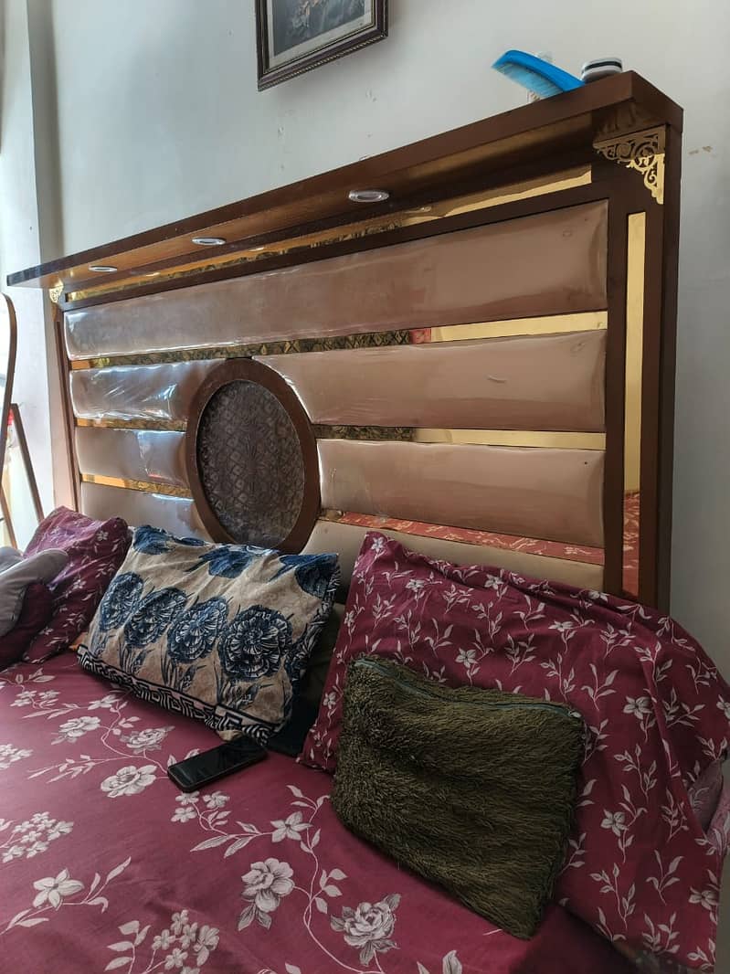 Good condition king size bed 1