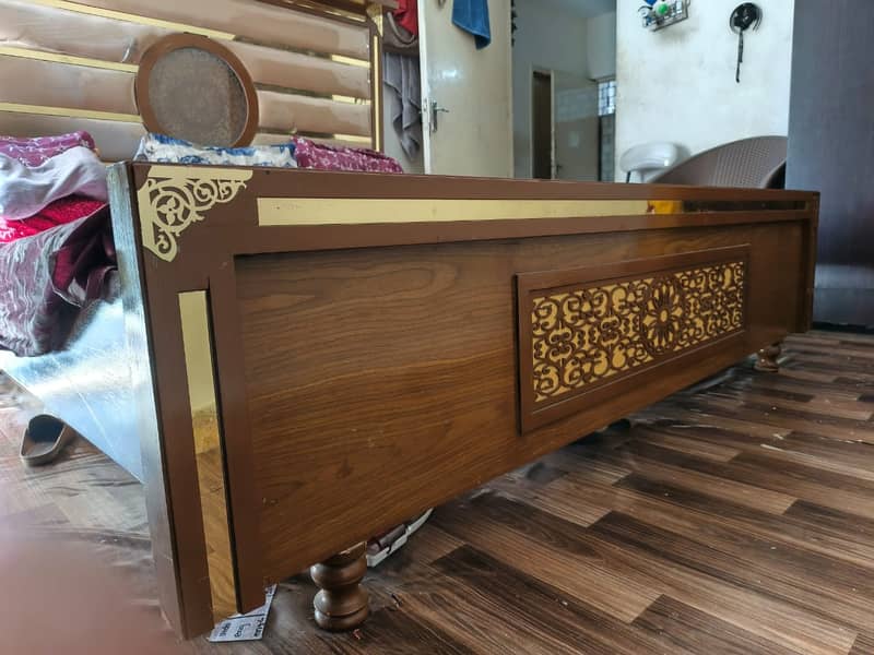 Good condition king size bed 5