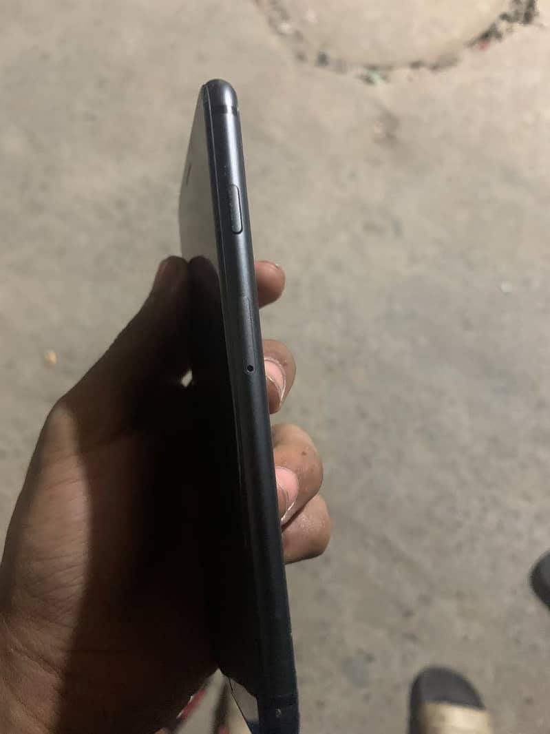 Apple iPhone 8 3