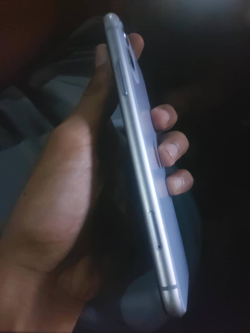 Apple iPhone 11 5