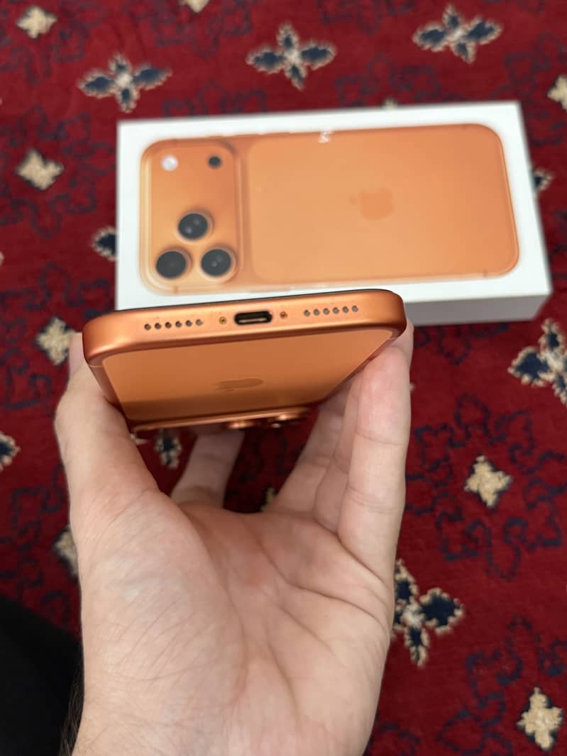Apple iPhone 17 Pro Max 4