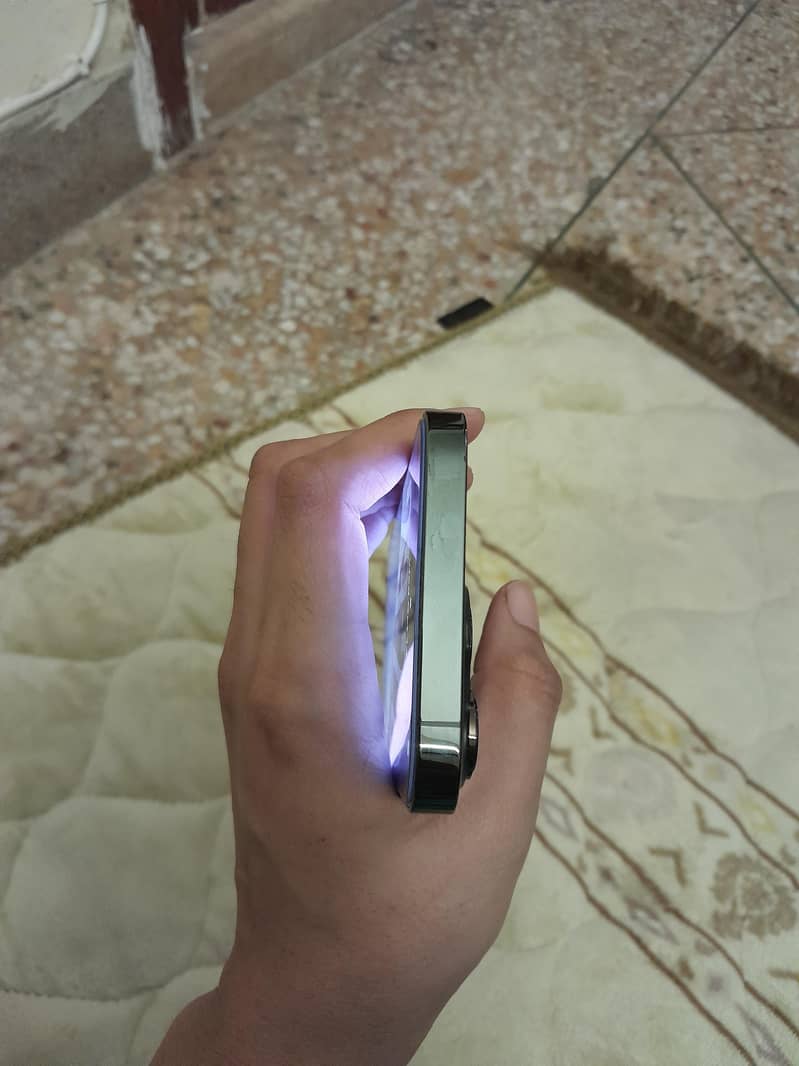 Apple iPhone 13 Pro 2