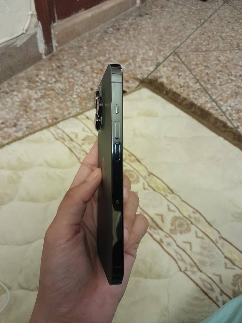 Apple iPhone 13 Pro 8