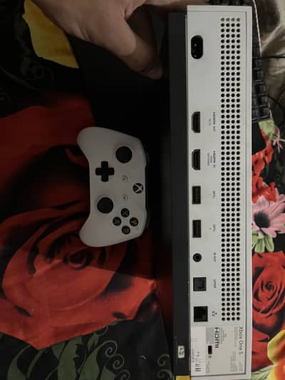 Xbox One S 500 gb With one Controller