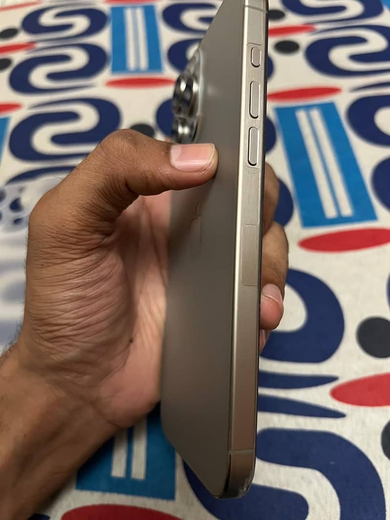 Apple iPhone 15 Pro Max 1