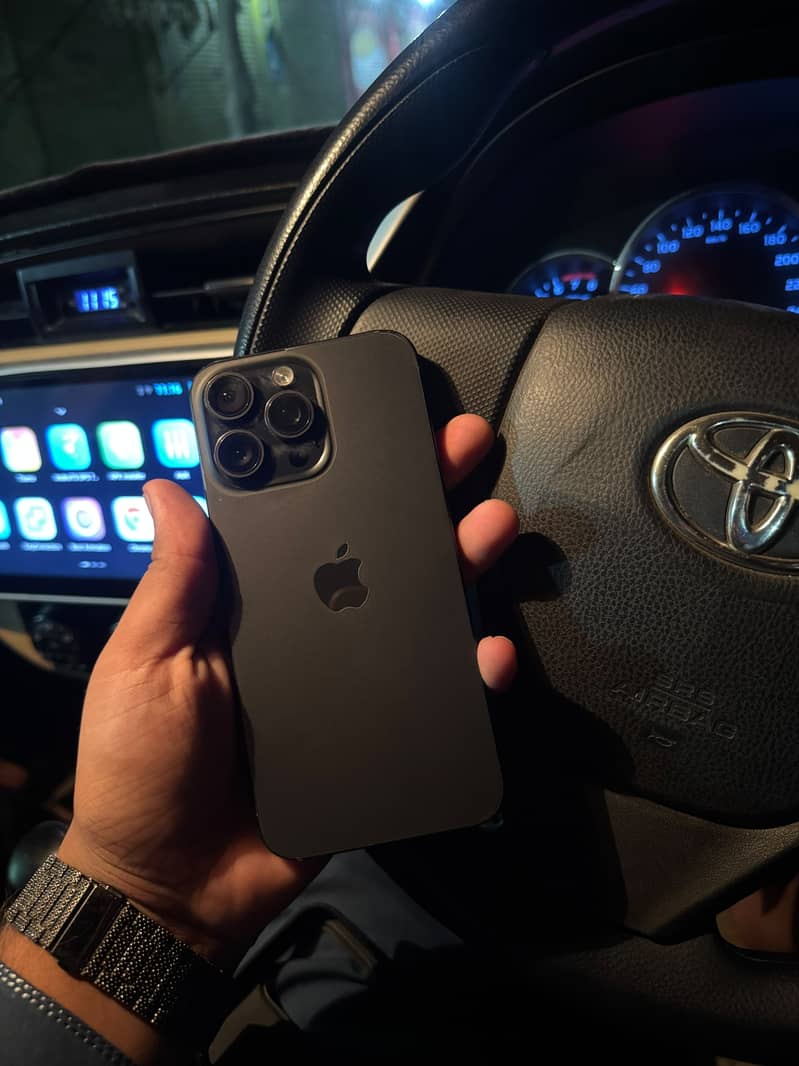Apple iPhone 15 Pro Max 3