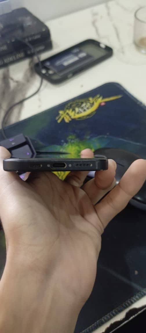 Apple iPhone 15 6