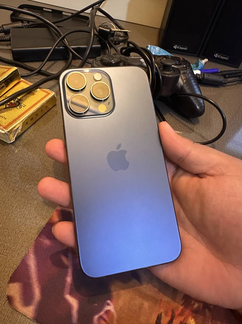 Apple iPhone 15 Pro Max 4