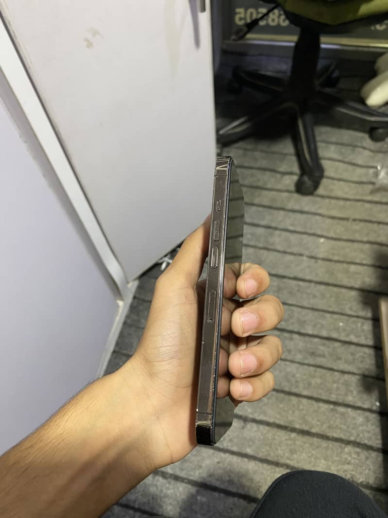 Apple iPhone 13 Pro 4