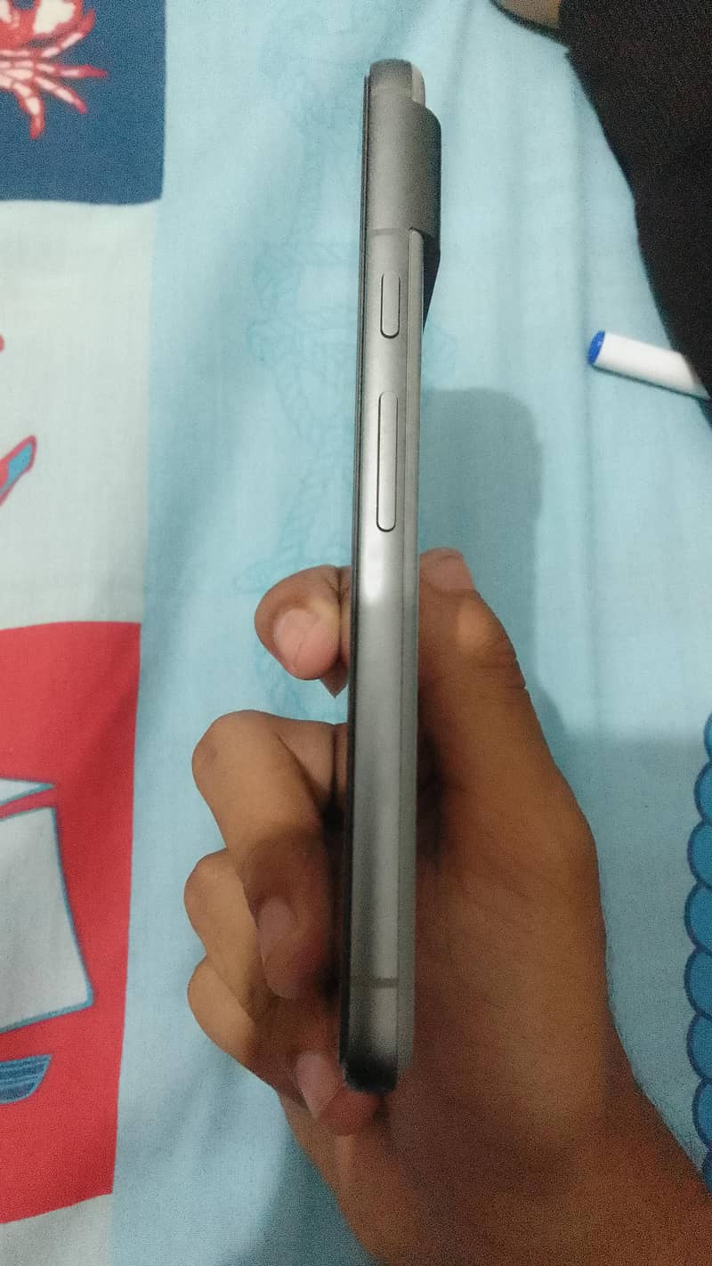 Google Pixel 8 4