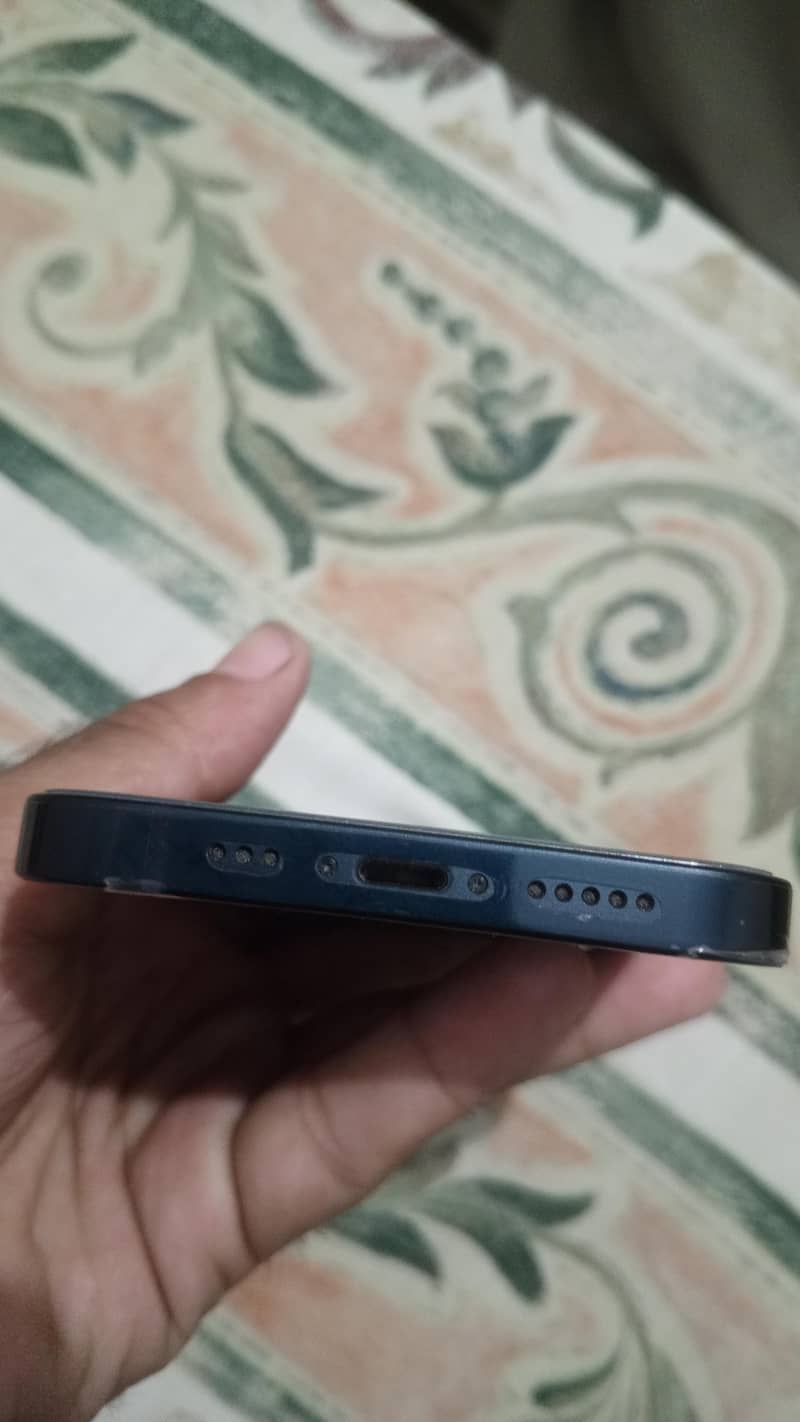 Apple iPhone 14 3