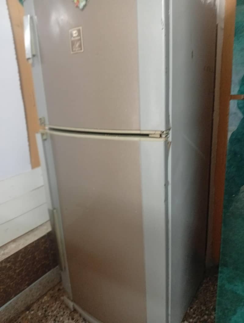 dawlance large size fridge 0