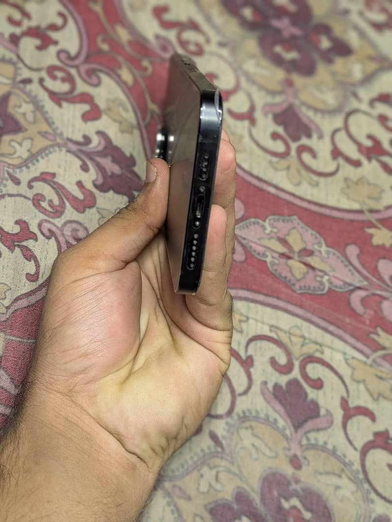 Apple iPhone 14 Pro Max 1