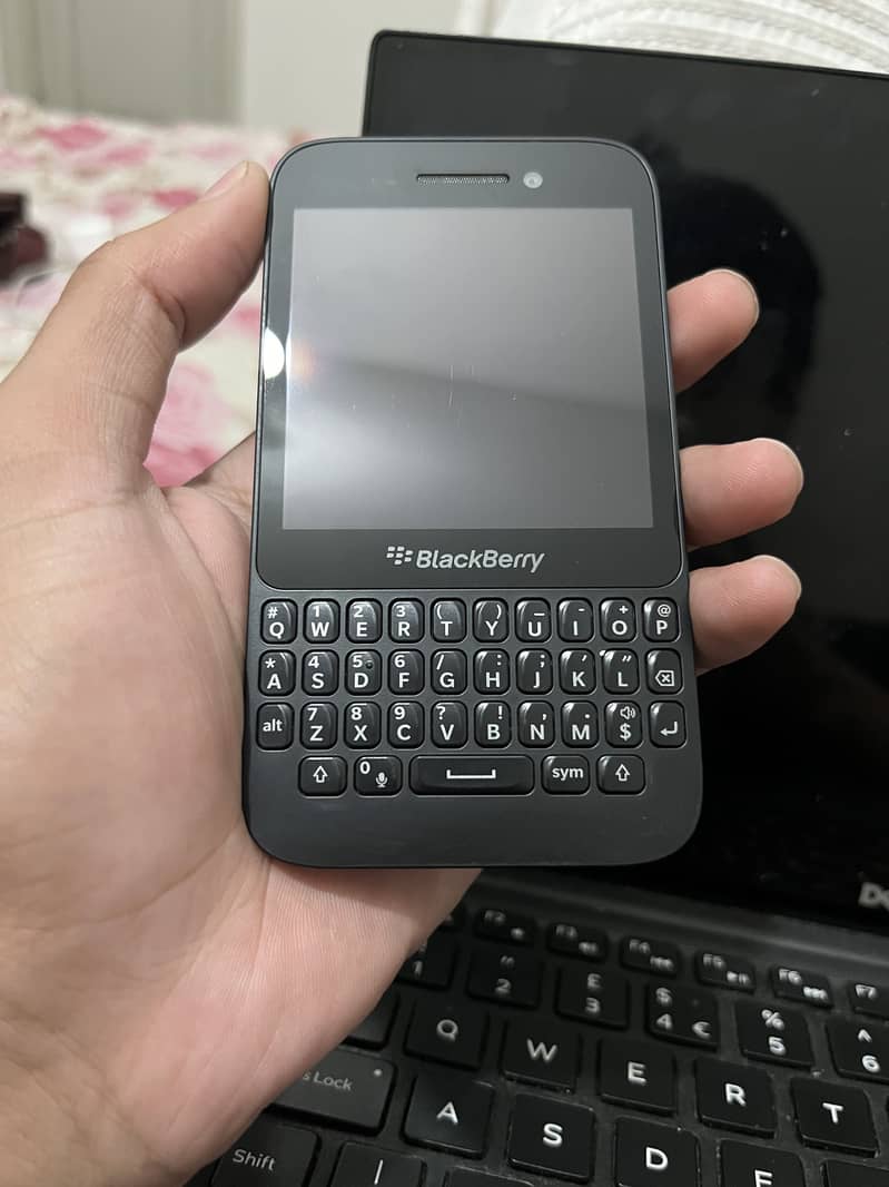 BlackBerry Q5 0